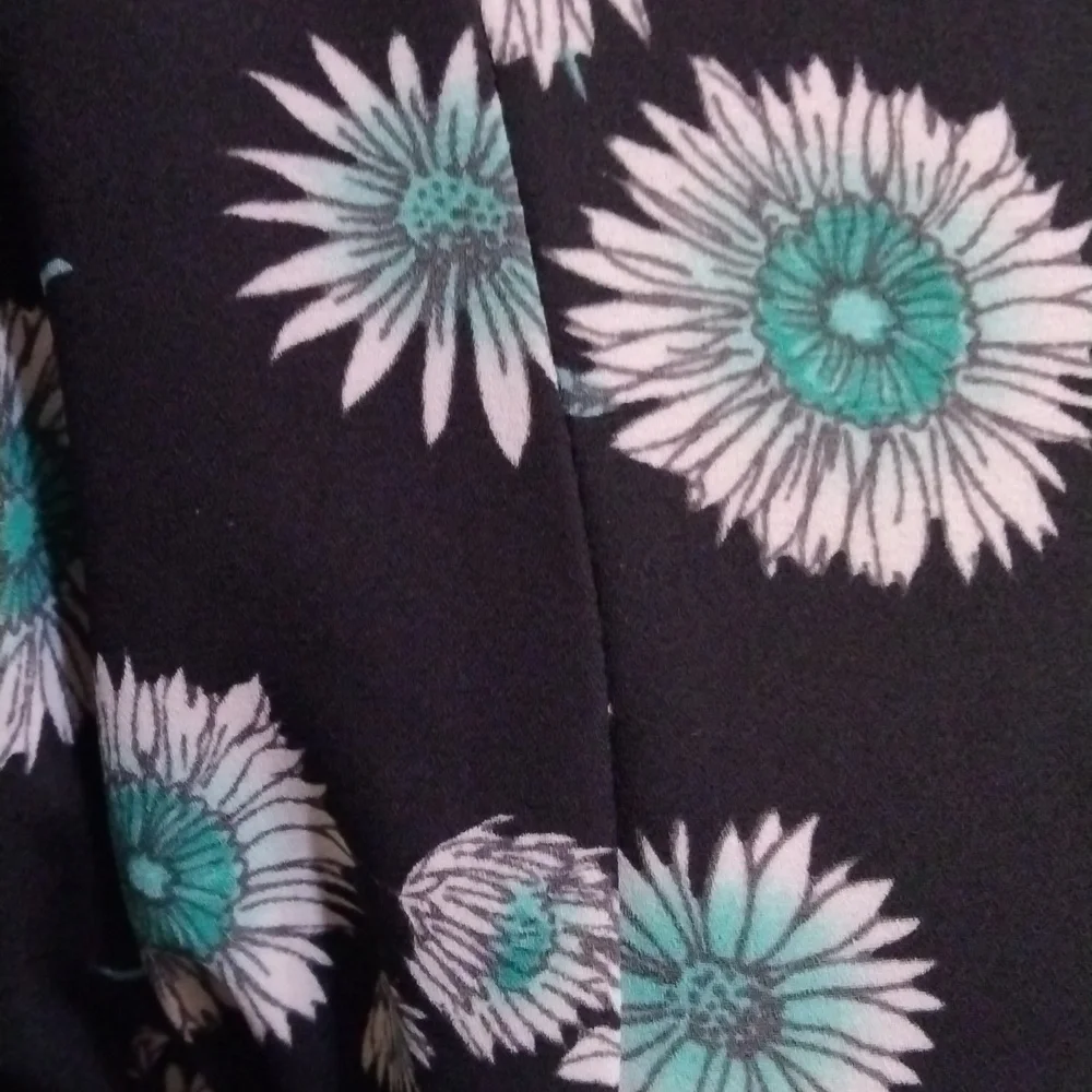 EXPRESS xs Flowy little floral dress. Retro/ Y2K Ish. Boho Vibes For Sure.